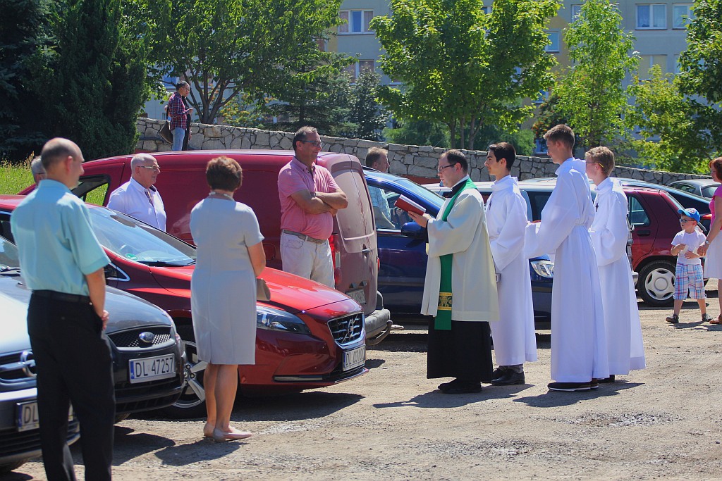 W neidzielne popołudnie kierowcy poświęcili swoje auta