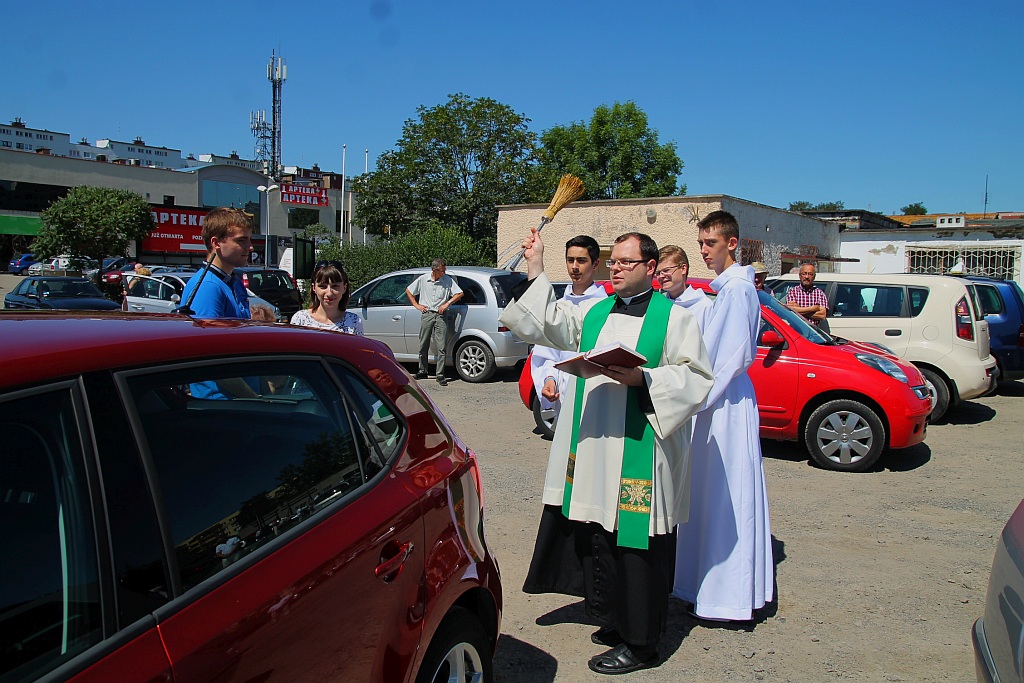 W neidzielne popołudnie kierowcy poświęcili swoje auta