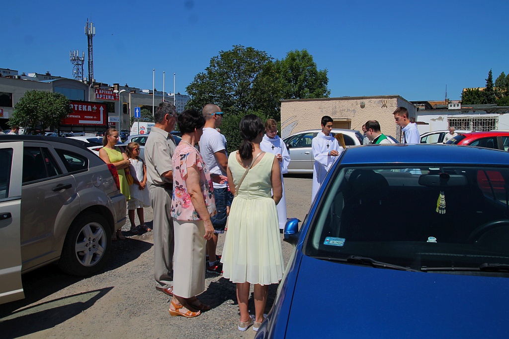 W neidzielne popołudnie kierowcy poświęcili swoje auta