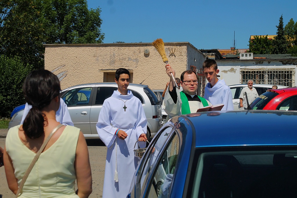 W neidzielne popołudnie kierowcy poświęcili swoje auta