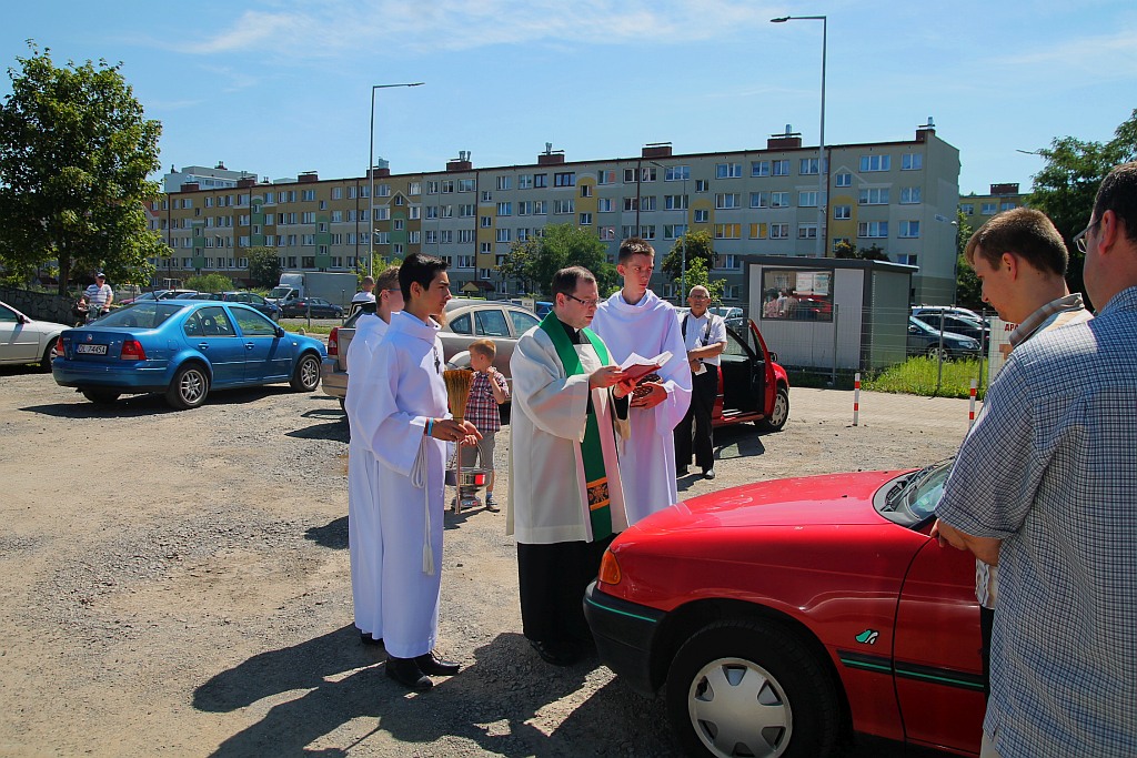 W neidzielne popołudnie kierowcy poświęcili swoje auta