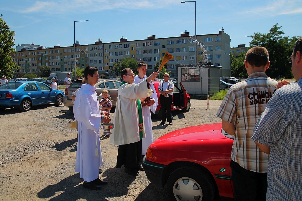 W neidzielne popołudnie kierowcy poświęcili swoje auta