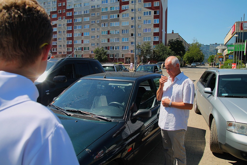 W neidzielne popołudnie kierowcy poświęcili swoje auta