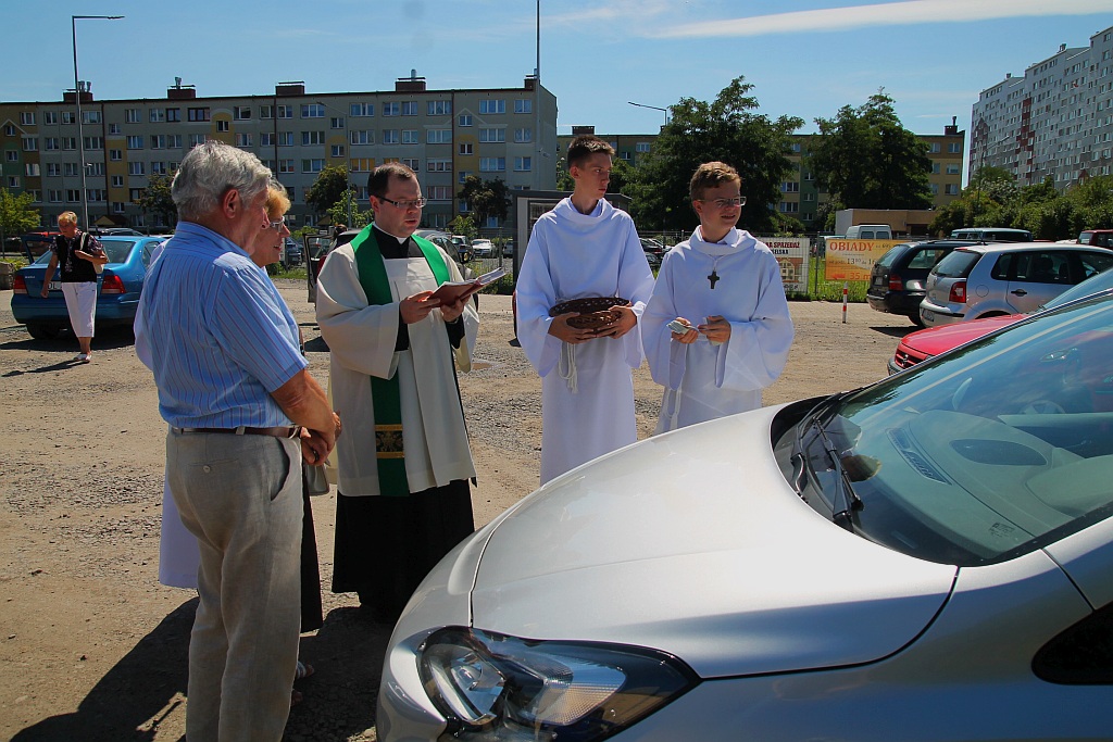 W neidzielne popołudnie kierowcy poświęcili swoje auta