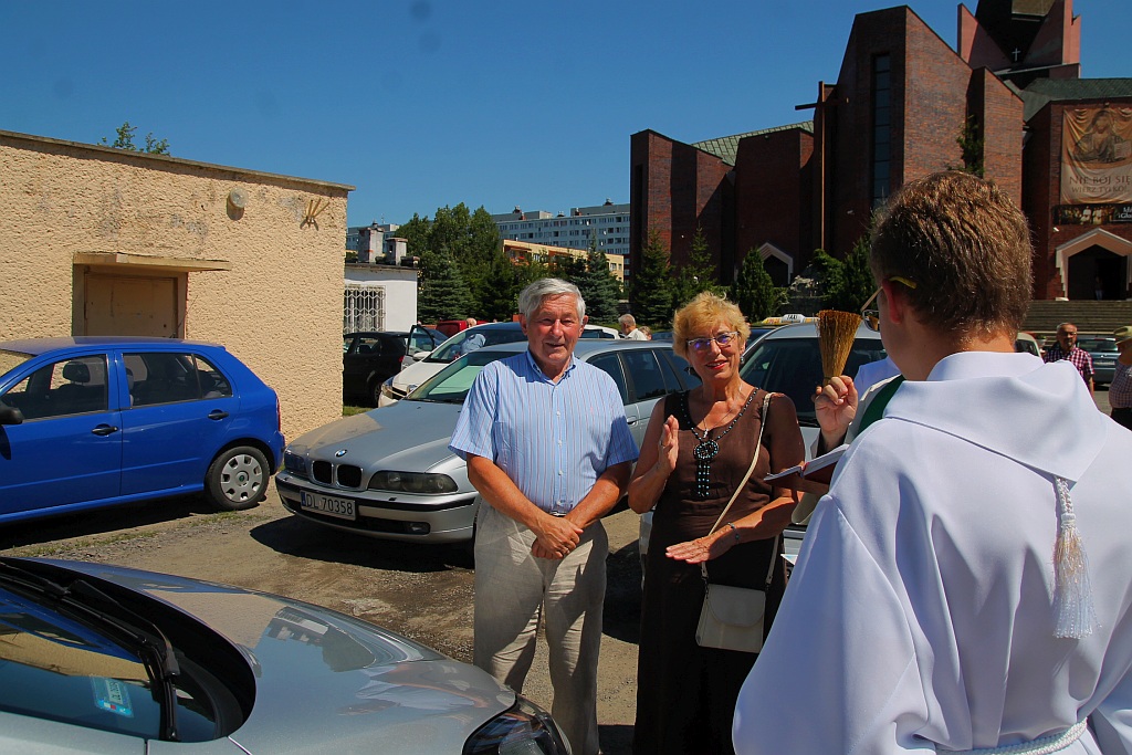 W neidzielne popołudnie kierowcy poświęcili swoje auta