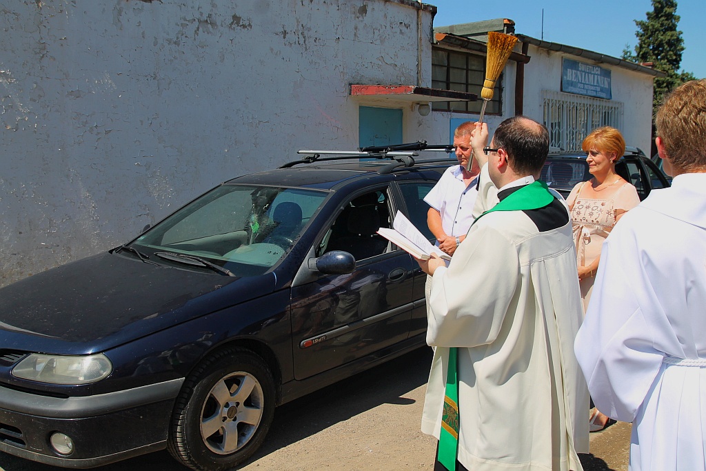 W neidzielne popołudnie kierowcy poświęcili swoje auta