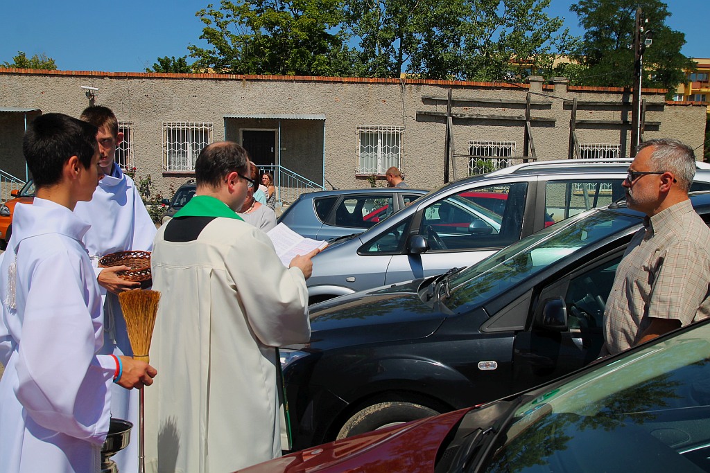 W neidzielne popołudnie kierowcy poświęcili swoje auta