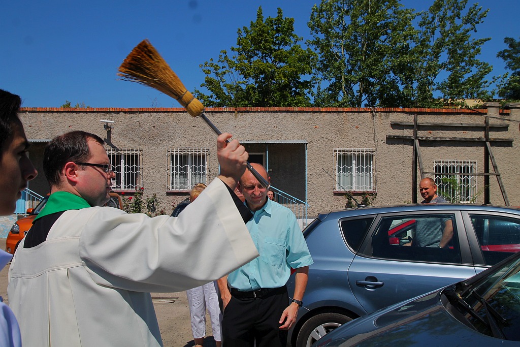 W neidzielne popołudnie kierowcy poświęcili swoje auta