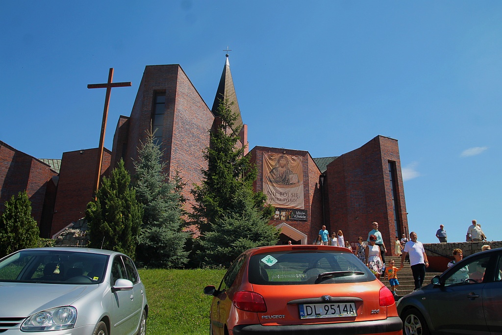 W neidzielne popołudnie kierowcy poświęcili swoje auta