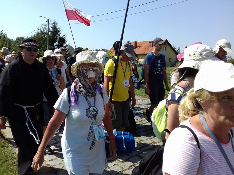 Czwarty upalny dzień pielgrzymów w drodze na Jasną Górę