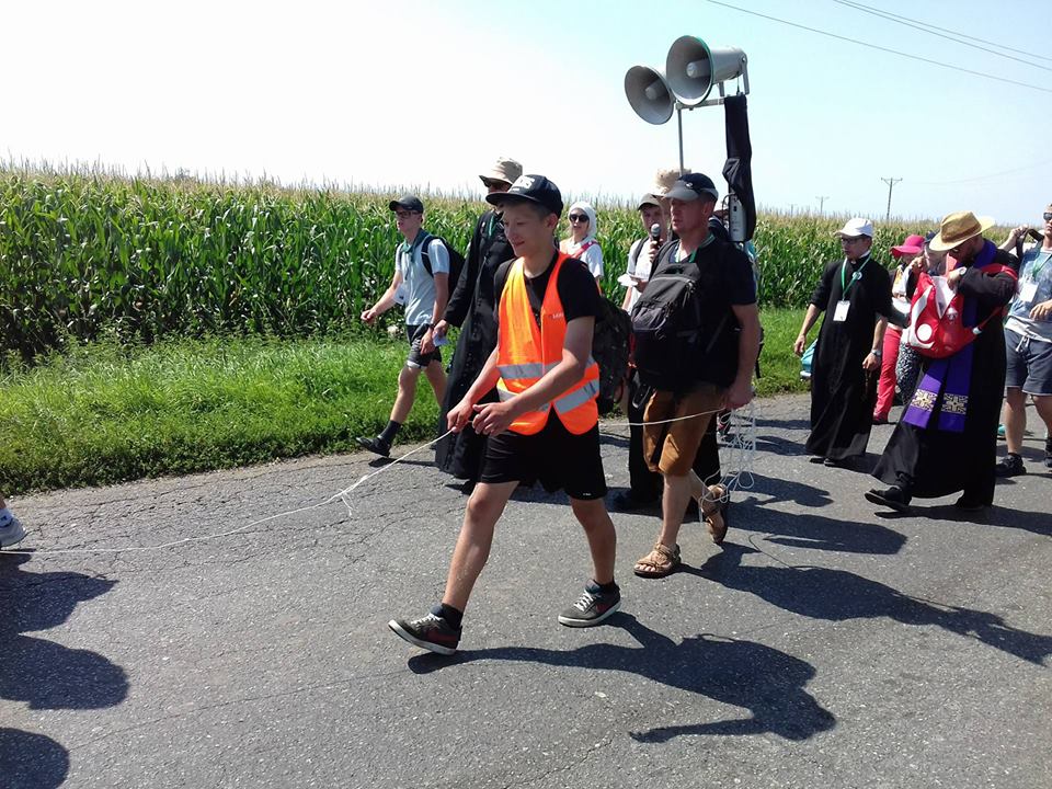 Czwarty upalny dzień pielgrzymów w drodze na Jasną Górę
