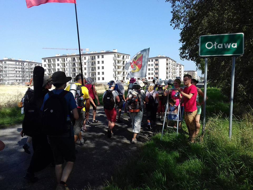Czwarty upalny dzień pielgrzymów w drodze na Jasną Górę