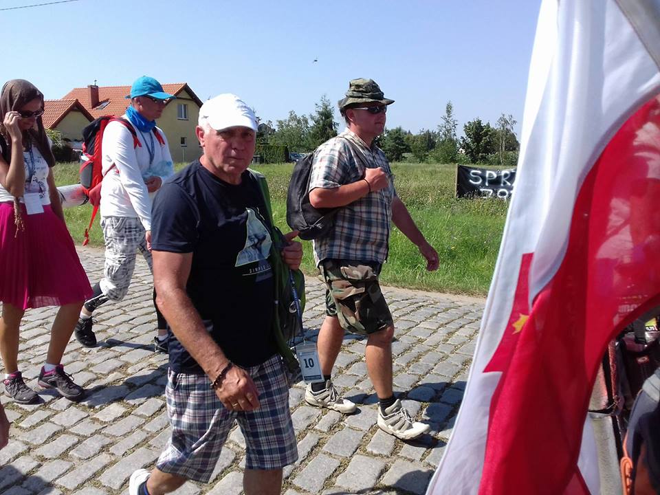 Czwarty upalny dzień pielgrzymów w drodze na Jasną Górę