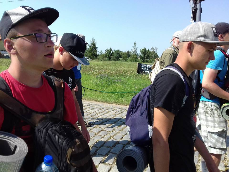 Czwarty upalny dzień pielgrzymów w drodze na Jasną Górę
