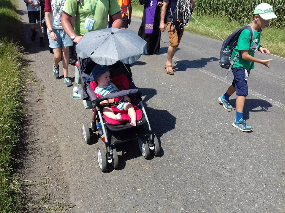 Czwarty upalny dzień pielgrzymów w drodze na Jasną Górę