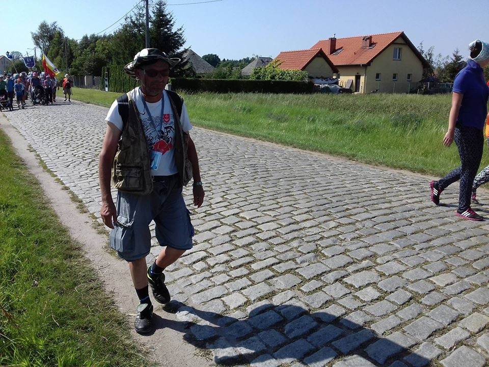 Czwarty upalny dzień pielgrzymów w drodze na Jasną Górę