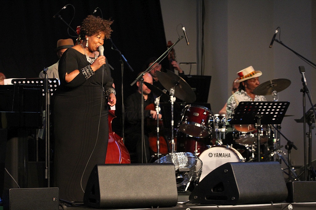 Pełna Sala Maneżowa na koncercie Deborah Brown Quartet
