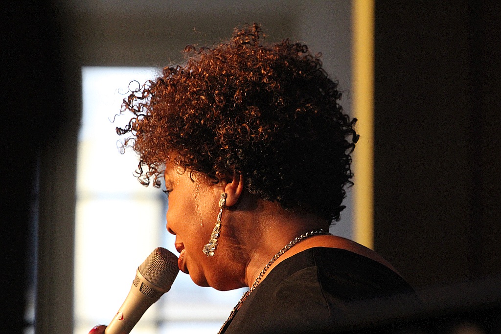 Pełna Sala Maneżowa na koncercie Deborah Brown Quartet