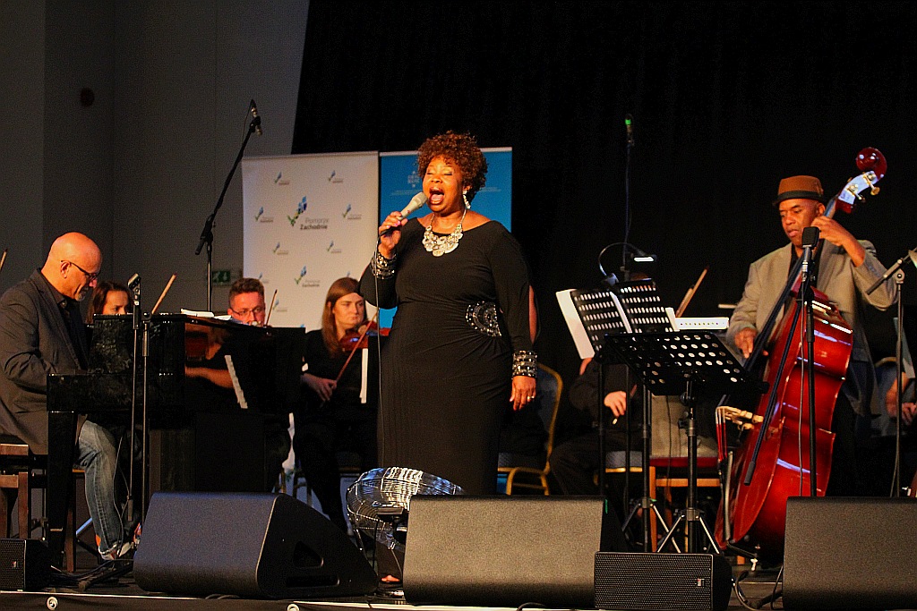 Pełna Sala Maneżowa na koncercie Deborah Brown Quartet