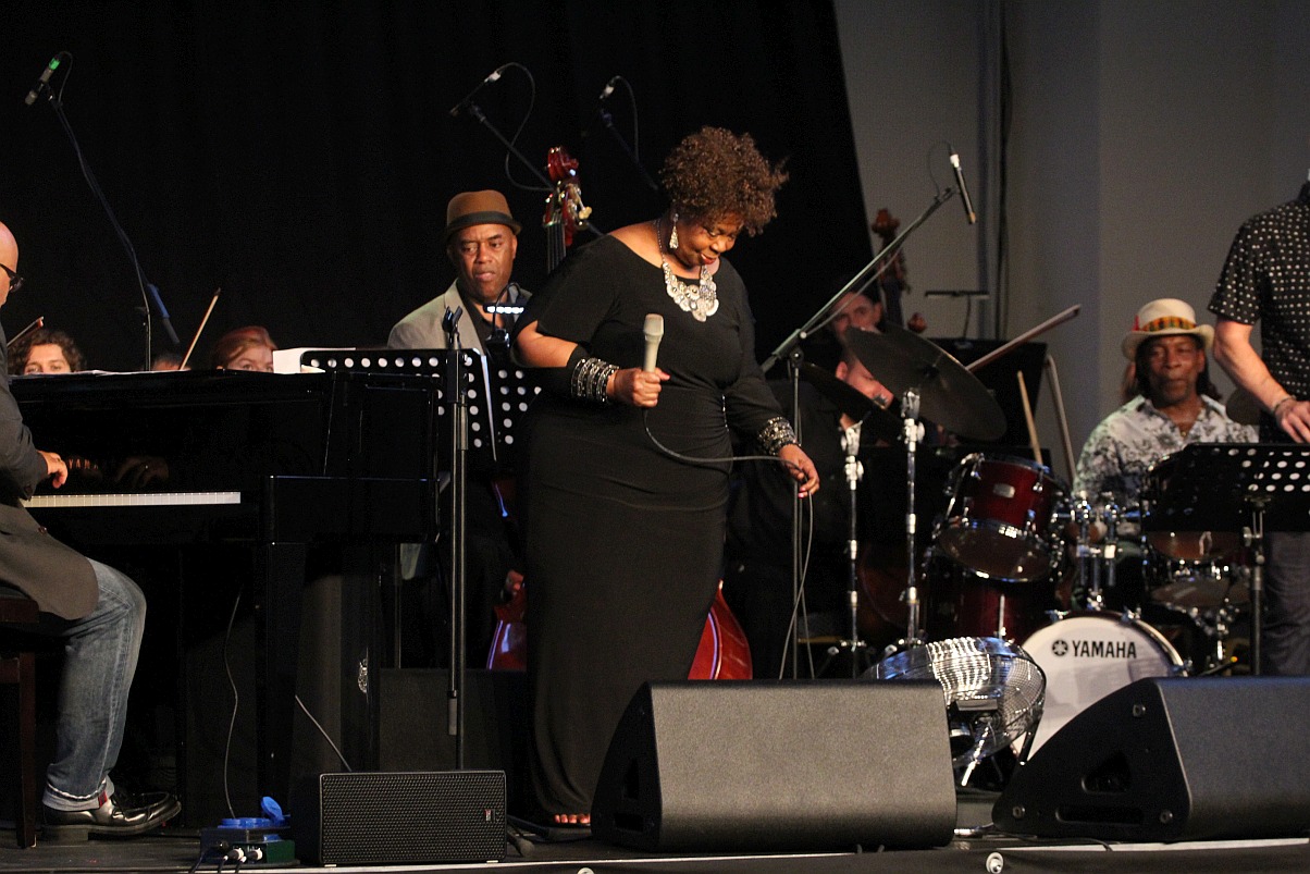Pełna Sala Maneżowa na koncercie Deborah Brown Quartet