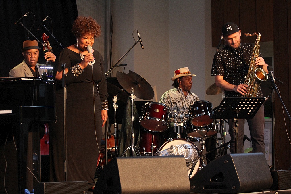 Pełna Sala Maneżowa na koncercie Deborah Brown Quartet