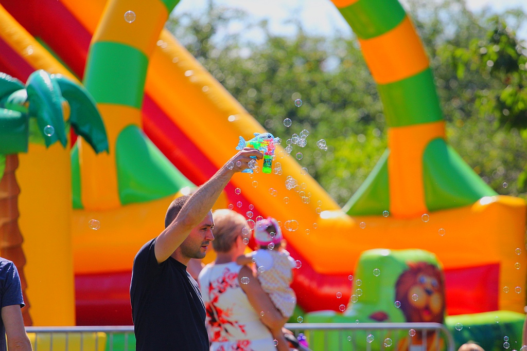 Festiwal Baniek Mydlanych w Parku Bielańskim w Legnicy
