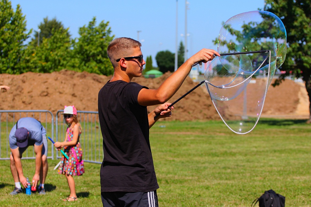 Festiwal Baniek Mydlanych w Parku Bielańskim w Legnicy