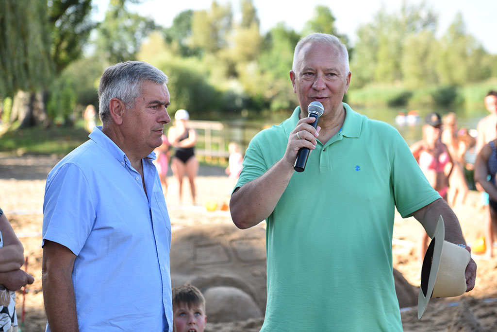 Jak co roku, rzeźbili w piasku na legnickim Kormoranie