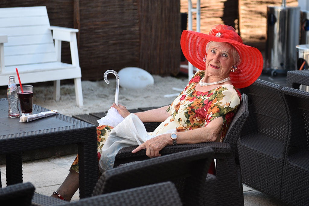 Plaża nad dachami Legnicy. Tak bawili się seniorzy w Sky Light