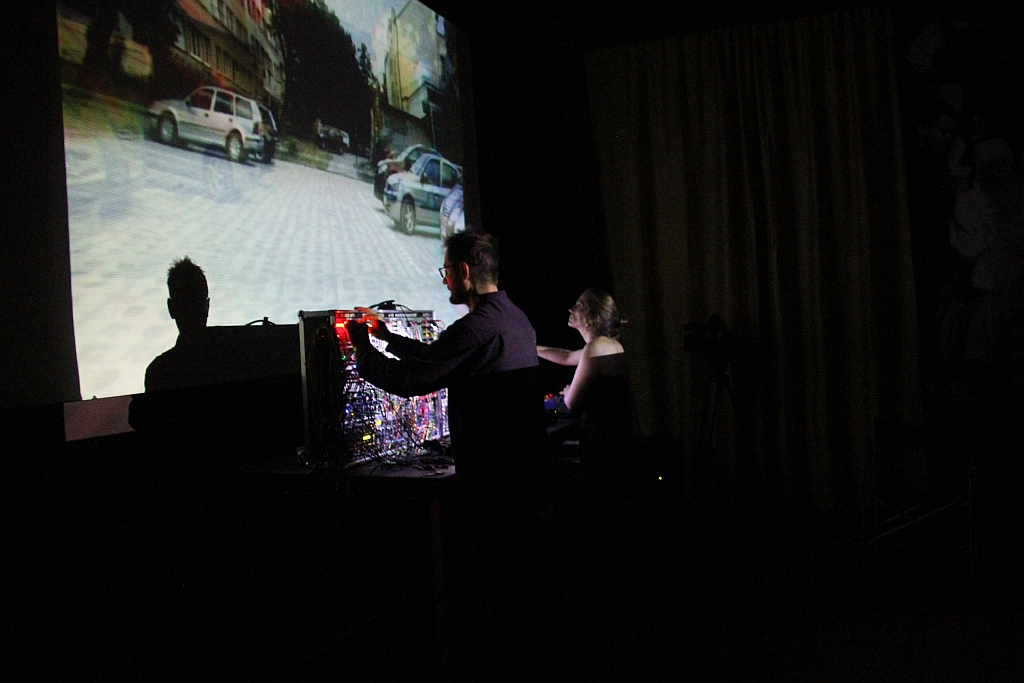Projekt „Performance – instrukcja obsługi” w teatrze