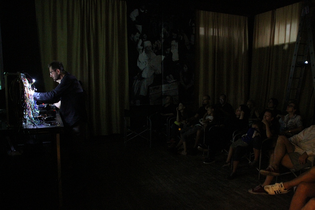 Projekt „Performance – instrukcja obsługi” w teatrze