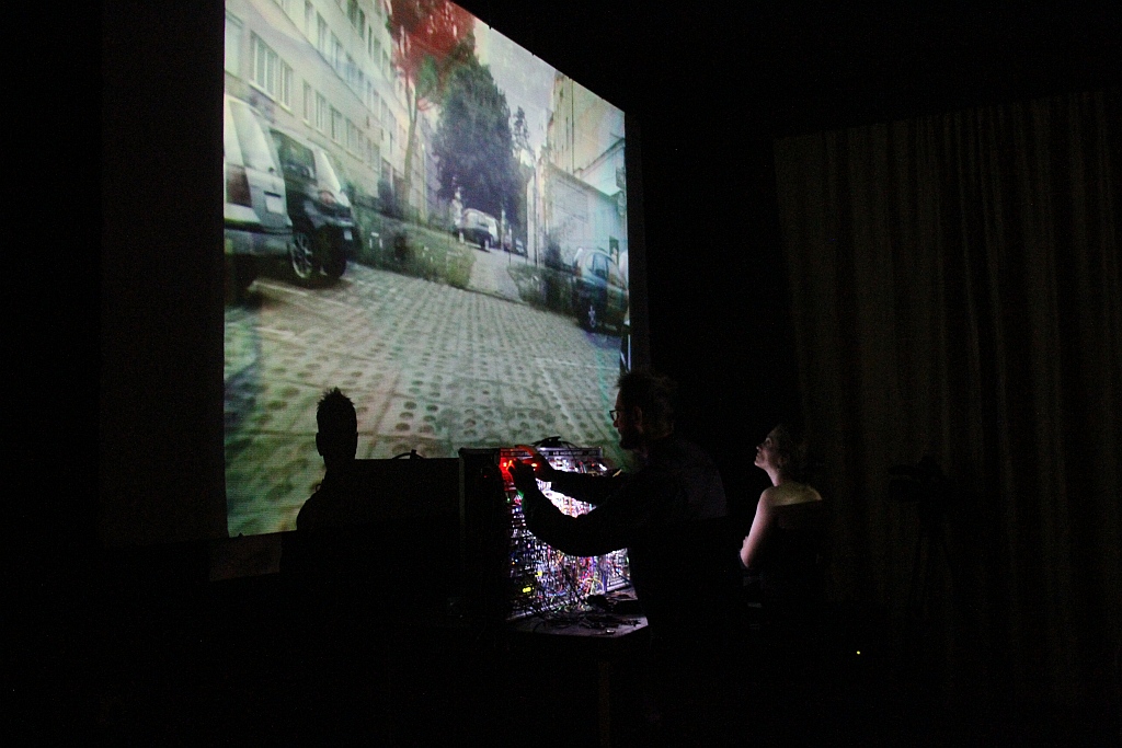 Projekt „Performance – instrukcja obsługi” w teatrze