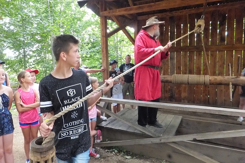 Uczestnicy kolonii TPD w zwiedzili Żelazny Tygiel Waloński