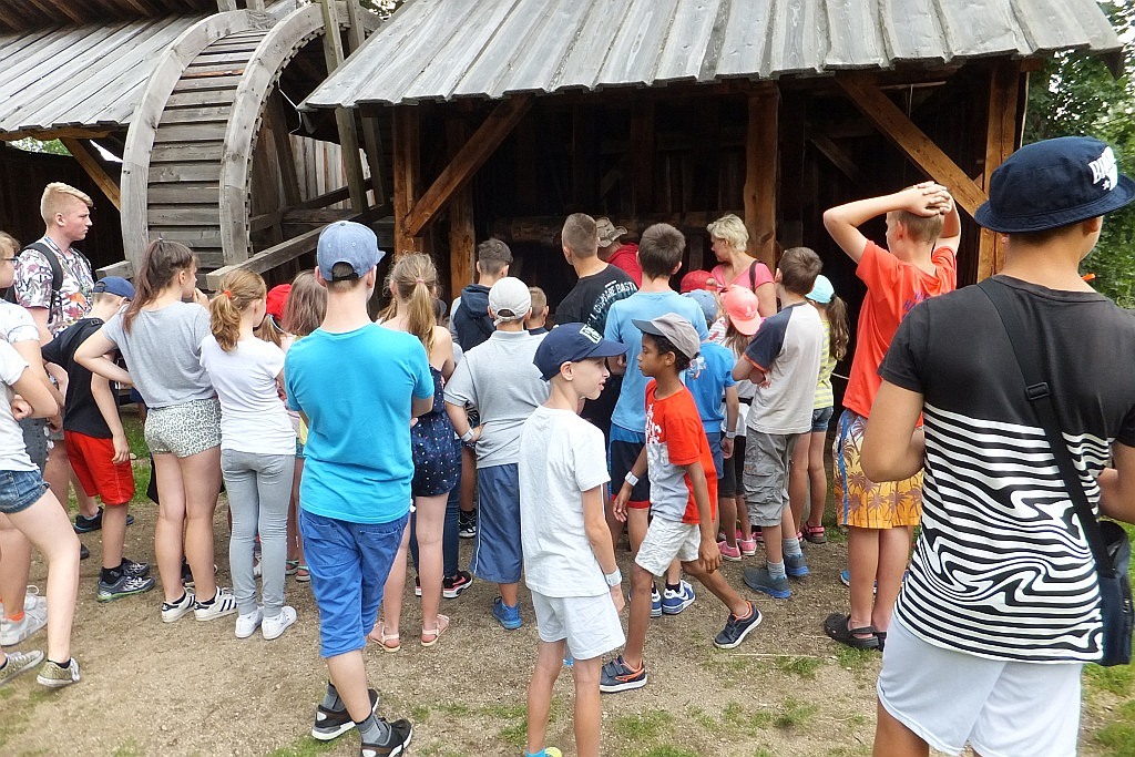 Uczestnicy kolonii TPD w zwiedzili Żelazny Tygiel Waloński