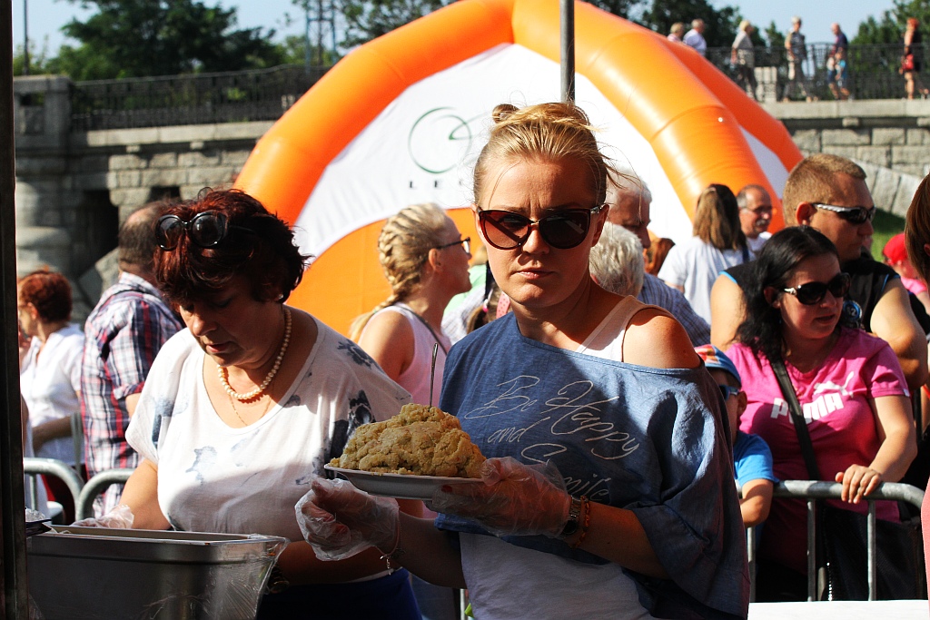 Wanda Łysy nową mistrzynią Legnicy w lepieniu pierogów