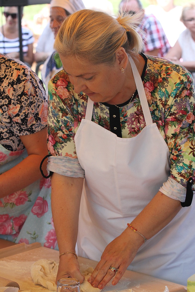 Wanda Łysy nową mistrzynią Legnicy w lepieniu pierogów
