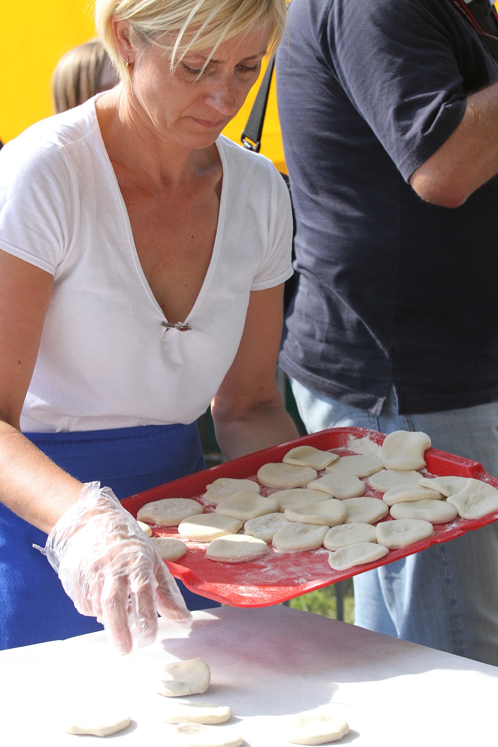 Wanda Łysy nową mistrzynią Legnicy w lepieniu pierogów