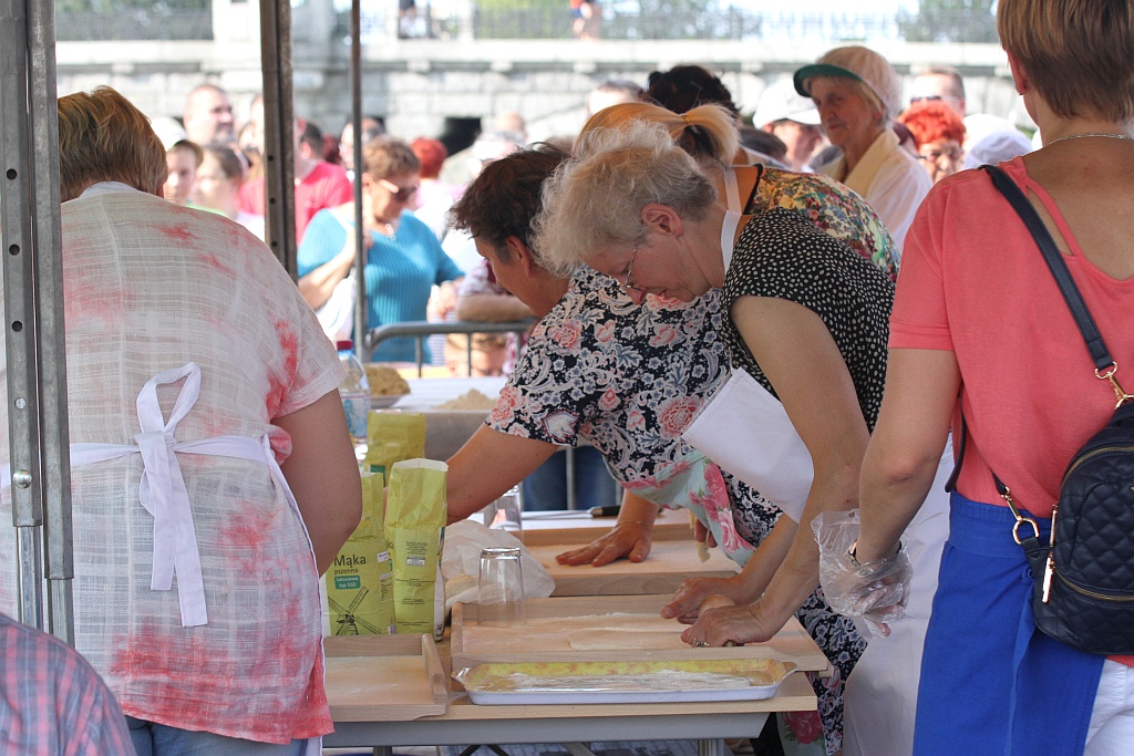 Wanda Łysy nową mistrzynią Legnicy w lepieniu pierogów