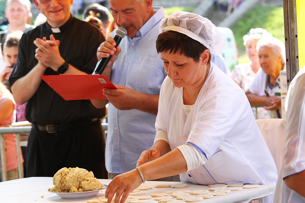 Wanda Łysy nową mistrzynią Legnicy w lepieniu pierogów