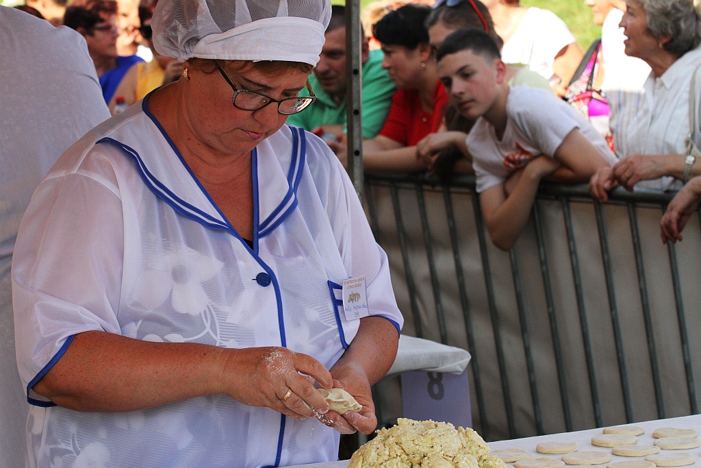 Wanda Łysy nową mistrzynią Legnicy w lepieniu pierogów