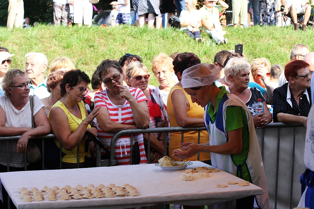 Wanda Łysy nową mistrzynią Legnicy w lepieniu pierogów