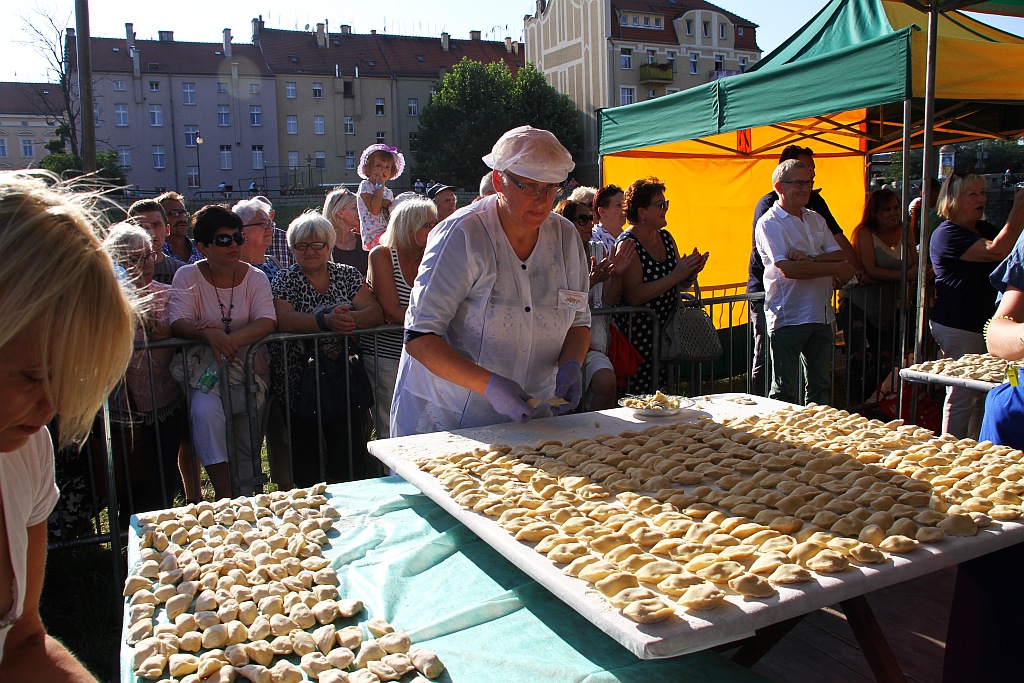 Wanda Łysy nową mistrzynią Legnicy w lepieniu pierogów