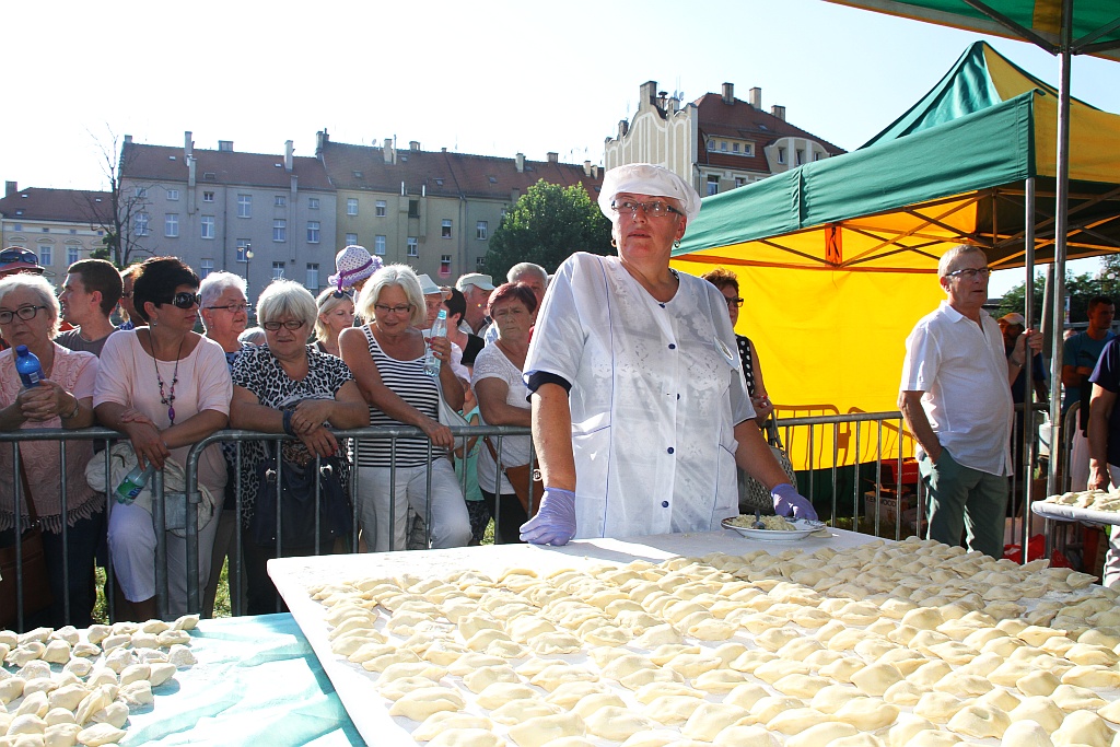 Wanda Łysy nową mistrzynią Legnicy w lepieniu pierogów
