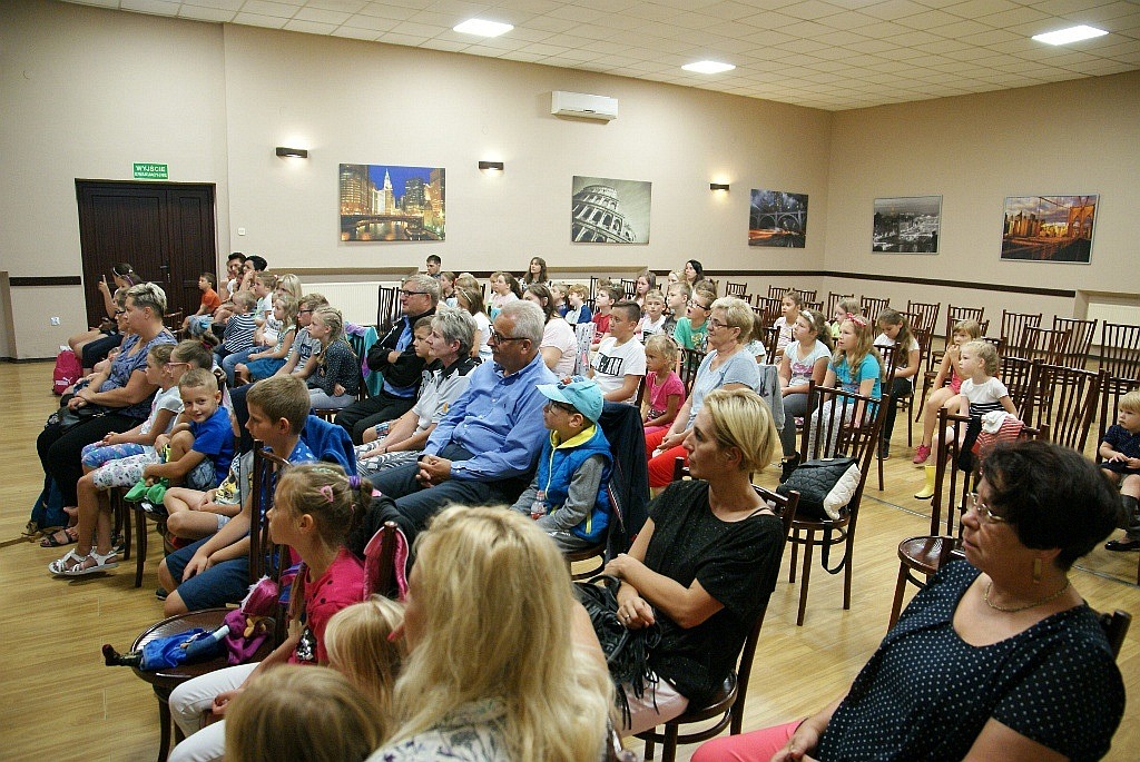 Teatr Blaszany Bębenek wystąpił dla dzieci z gminy Kunice