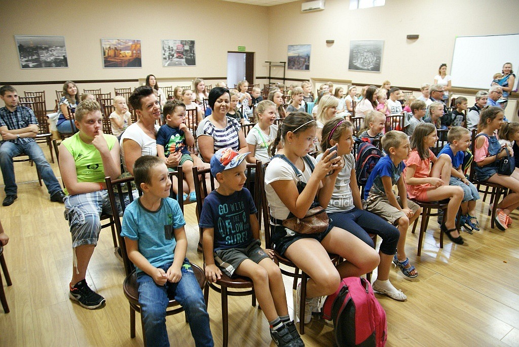 Teatr Blaszany Bębenek wystąpił dla dzieci z gminy Kunice