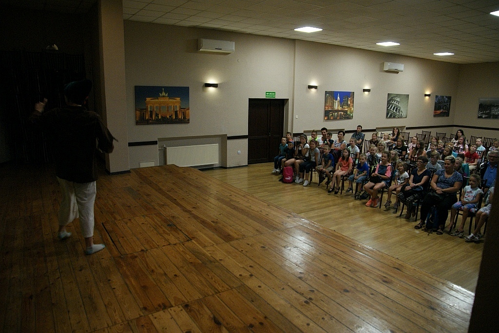 Teatr Blaszany Bębenek wystąpił dla dzieci z gminy Kunice