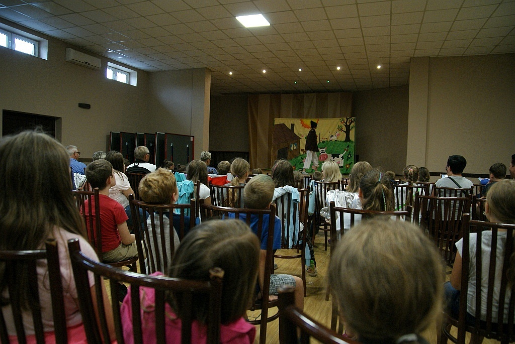 Teatr Blaszany Bębenek wystąpił dla dzieci z gminy Kunice