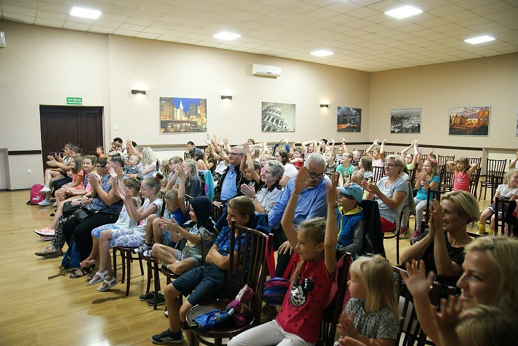 Teatr Blaszany Bębenek wystąpił dla dzieci z gminy Kunice