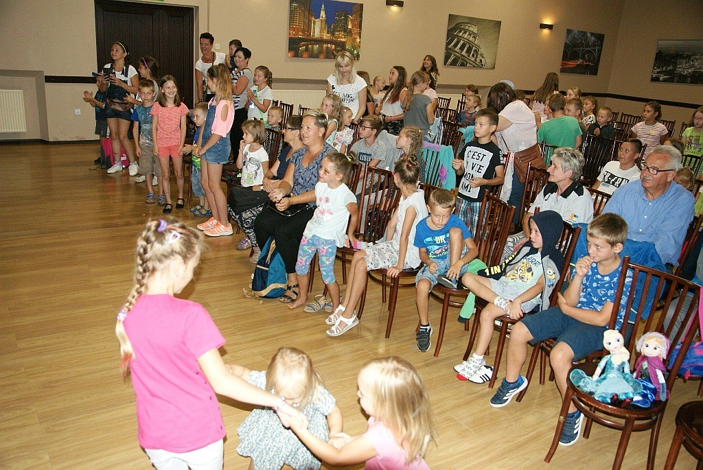 Teatr Blaszany Bębenek wystąpił dla dzieci z gminy Kunice