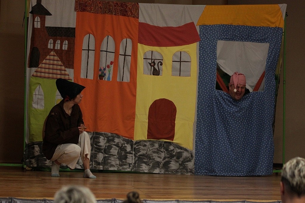 Teatr Blaszany Bębenek wystąpił dla dzieci z gminy Kunice